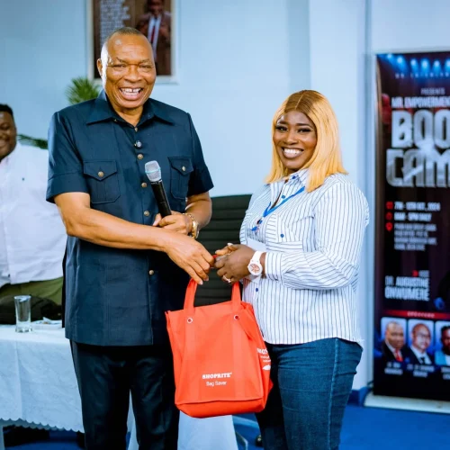 Dr.-Ben-Nwankwo-Giving-Out-Gifts-to-Participants-of-the-Mr.-Empowerment-BootCamprealestatebootcamp-mrempowerment-realestateinvestors-pwanmax-pwan